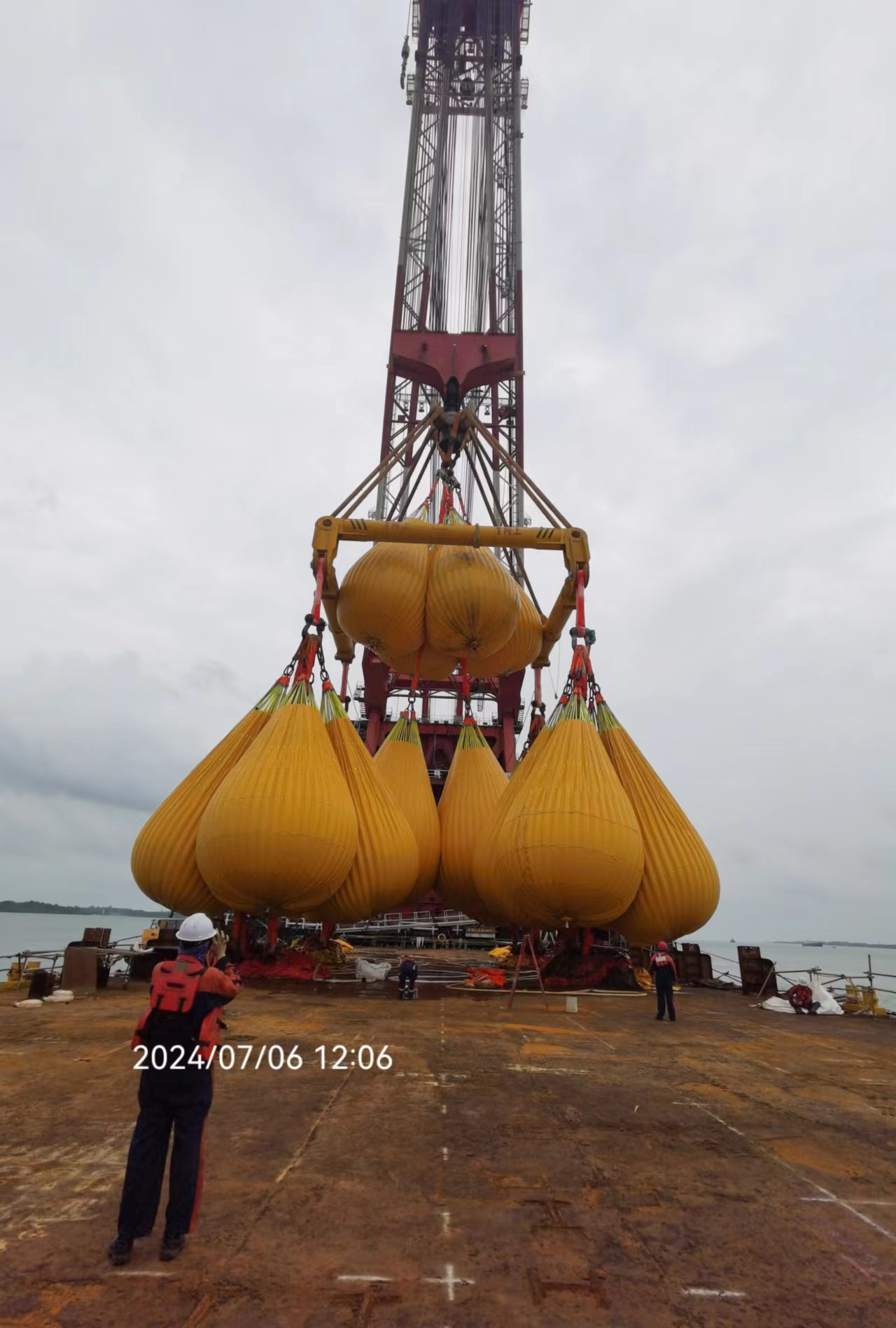 Water bag lifting test two