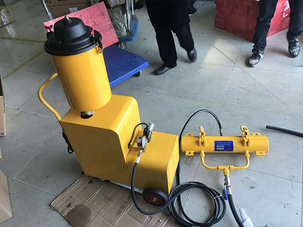 Wire rope lubricator